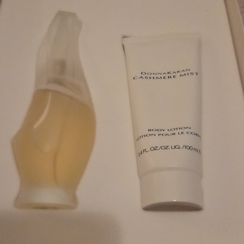 Donna Karan Cashmere Mist Gift Set (Toilette and Body Lotion)